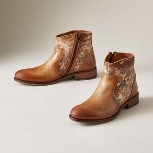 Sundance Golden Tapestry Boots Size 8